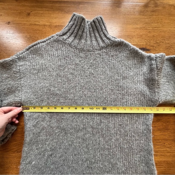 ⭐️ Urban Outfitters Gemma Cozy Gray Turtleneck Cocoon Sweater EXTRA SMALL XS - Picture 7 of 10
